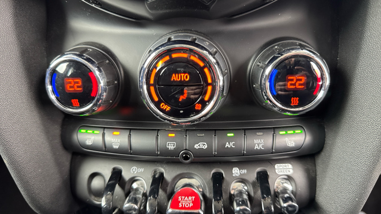 MINI Hatchback 1.5 Cooper Classic Premium 5dr Petrol Hatchback